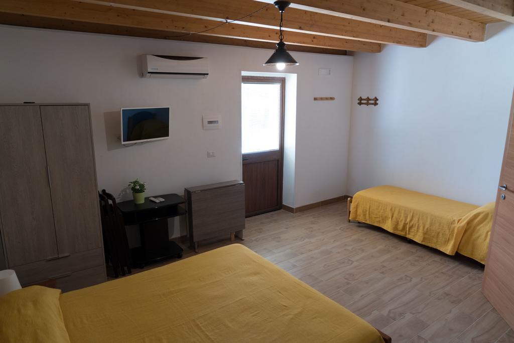 Fontana La Pietra Villa Пистичи Екстериор снимка