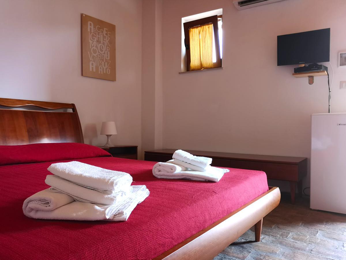 Fontana La Pietra Villa Пистичи Екстериор снимка