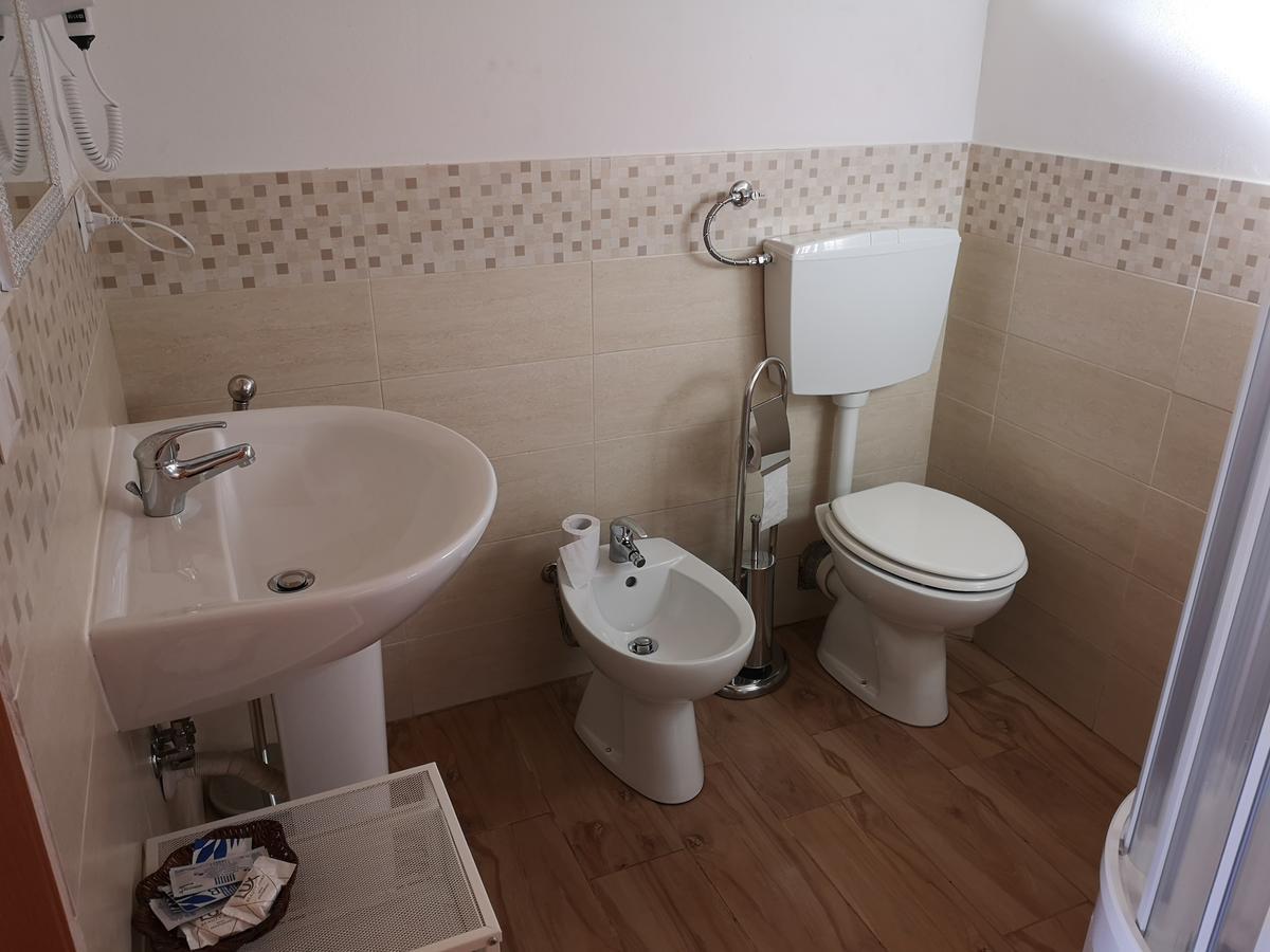 Fontana La Pietra Villa Пистичи Екстериор снимка